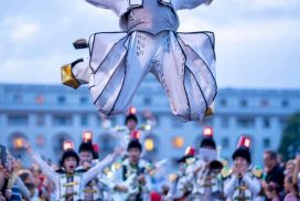 ico fanfare de noel fanfare des jouets animés parade de rue marseille paris lyon bordeaux strasbourg poitiers lille paca france