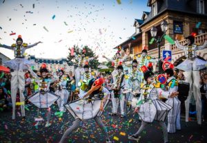 ico fanfare de noel fanfare des jouets animés parade de rue marseille paris lyon bordeaux strasbourg poitiers lille paca france