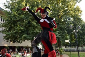 ico parade de noel la danse des supers héros parade de rue mairies villages de noel marseille paris lyon lille paca france