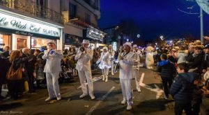 infocom organisation spectacle déambulatoire fanfare parade les cygnes en folie parade de noel lumineuse marseille paris lyon toulouse lille paca france