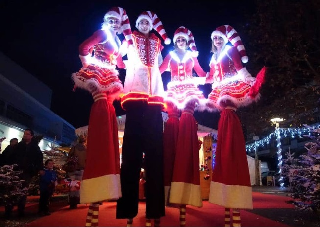 infocom organisation parade de noel spectacle deambulatoire en attendant noel marseille nice paris lyon bordeaux paca france village de noël mairie