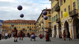 ico parade de ballons parade de rue spectacle mairies villages de noel marseille paris lille nice nantes strasbourg