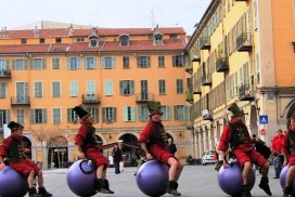 ico parade de ballons parade de rue spectacle mairies villages de noel marseille paris lille nice nantes strasbourg