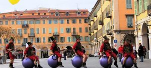 ico parade de ballons parade de rue spectacle mairies villages de noel marseille paris lille nice nantes strasbourg