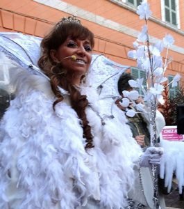 ico parade blanche ou noel en bulles parade de rue deambulation mairies villages de noel spectacle de rue marseille paris lyon toulouse nice paca france