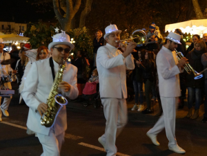 ico parade blanche ou noel en bulles parade de rue deambulation mairies villages de noel spectacle de rue marseille paris lyon toulouse nice paca france