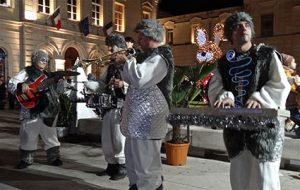 ico parade blanche ou noel en bulles parade de rue deambulation mairies villages de noel spectacle de rue marseille paris lyon toulouse nice paca france